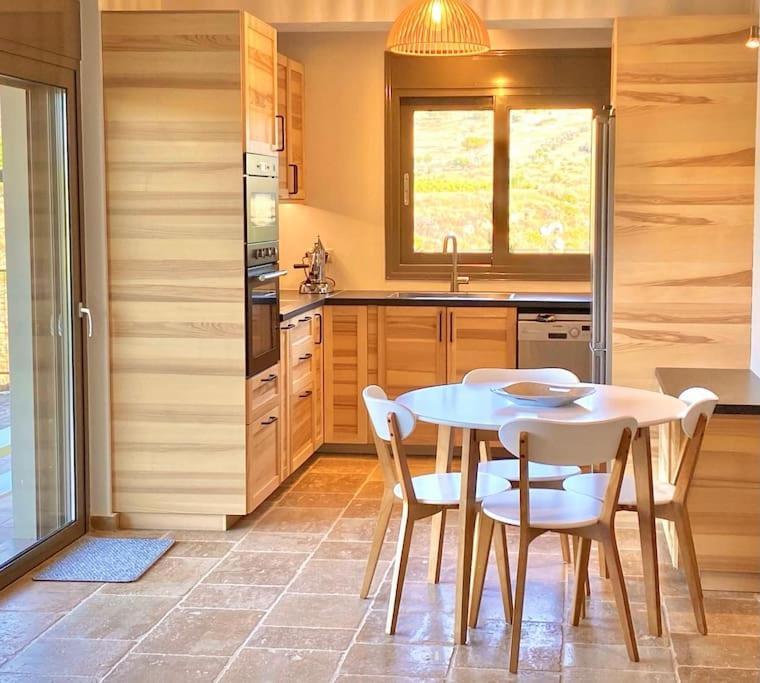 Summer House With A Pool Near Sea, Port & Airport Apartment ราฟีนา ภายนอก รูปภาพ